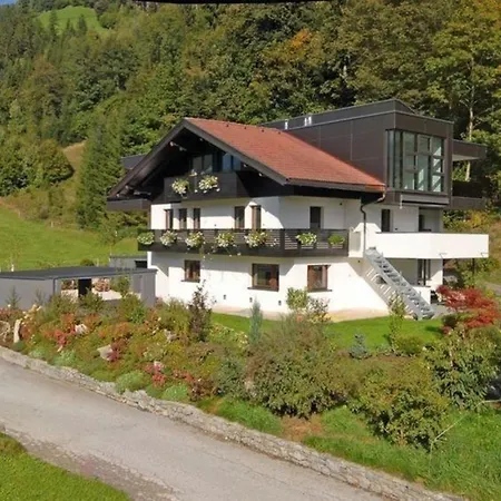 In Distelberg Mit Garten, Grill Und Terrasse *